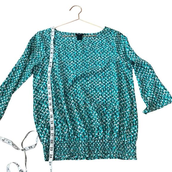 Ann Taylor Factory Green Geometric Print Top - Size Small - Picture 4 of 6